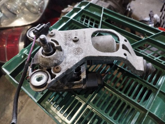 bontott FORD FOCUS III Bal első Ablaktörlő Motor