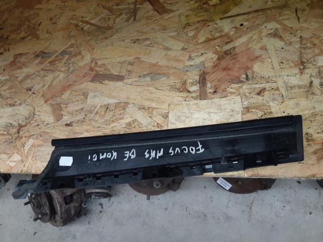 bontott FORD FOCUS III Bal első Ajtó Díszléc