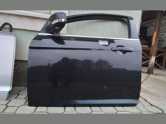 bontott FORD FOCUS III Bal első Ajtó (Részeivel)