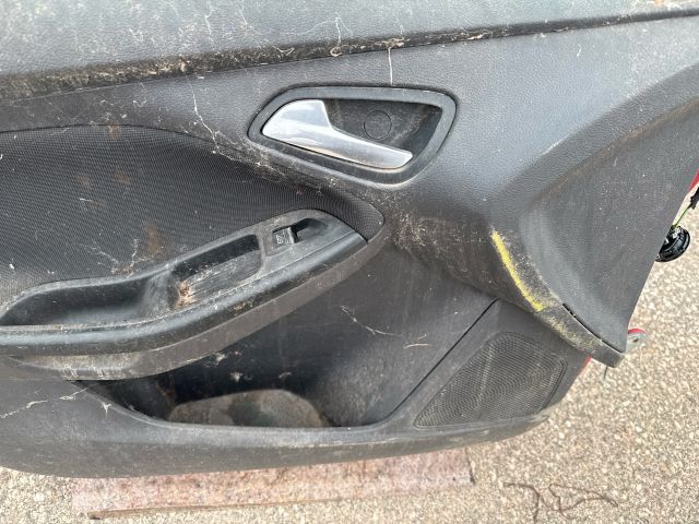 bontott FORD FOCUS III Bal első Ajtó (Részeivel)