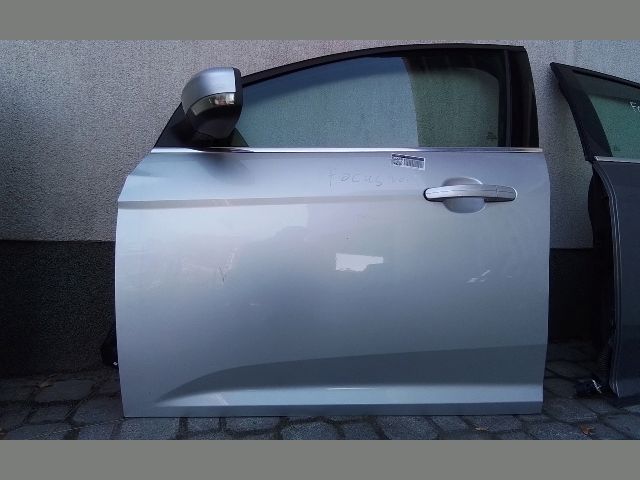 bontott FORD FOCUS III Bal első Ajtó (Részeivel)