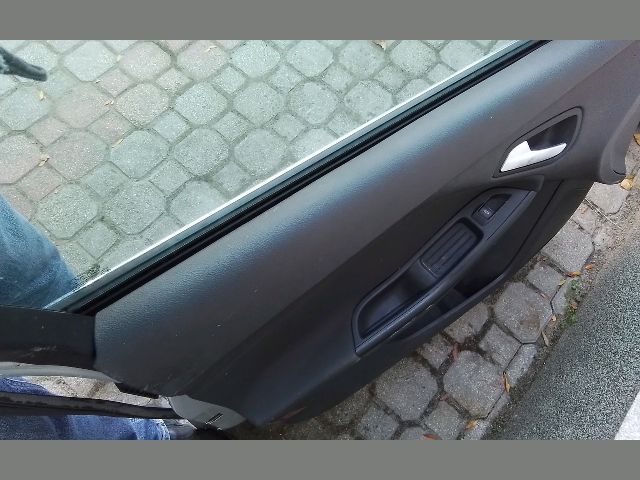 bontott FORD FOCUS III Bal első Ajtó (Részeivel)