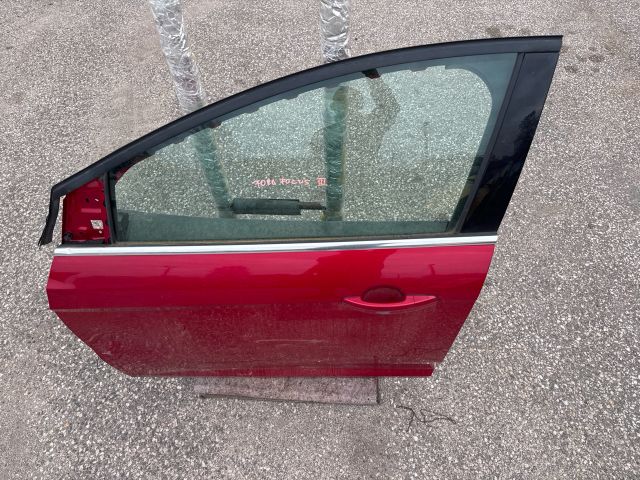 bontott FORD FOCUS III Bal első Ajtó (Részeivel)