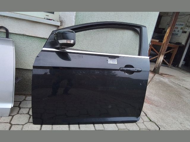 bontott FORD FOCUS III Bal első Ajtó (Részeivel)