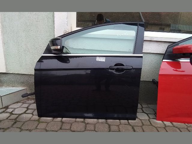 bontott FORD FOCUS III Bal első Ajtó (Részeivel)