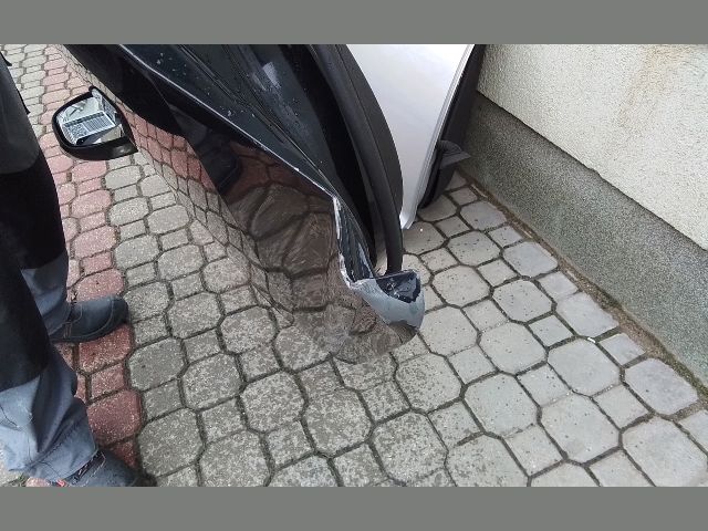 bontott FORD FOCUS III Bal első Ajtó (Részeivel)