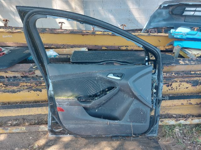 bontott FORD FOCUS III Bal első Ajtó (Részeivel)