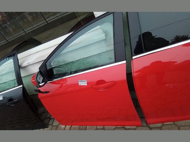 bontott FORD FOCUS III Bal első Ajtó (Részeivel)