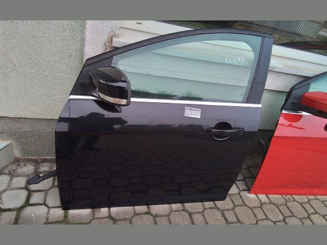 bontott FORD FOCUS III Bal első Ajtó (Részeivel)
