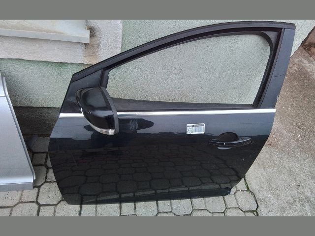 bontott FORD FOCUS III Bal első Ajtó (Részeivel)