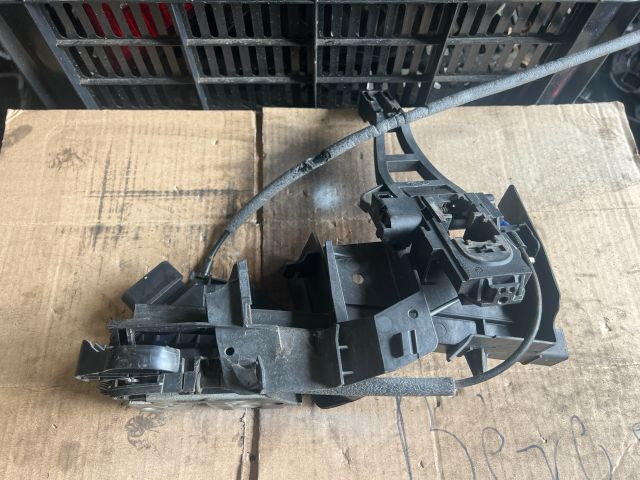 bontott FORD FOCUS III Bal első Ajtózár