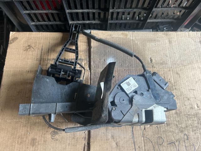 bontott FORD FOCUS III Bal első Ajtózár