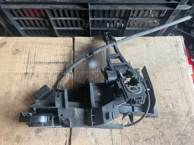 bontott FORD FOCUS III Bal első Ajtózár