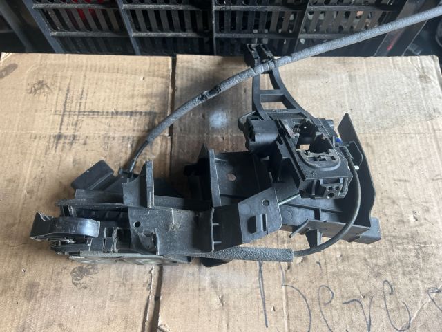 bontott FORD FOCUS III Bal első Ajtózár