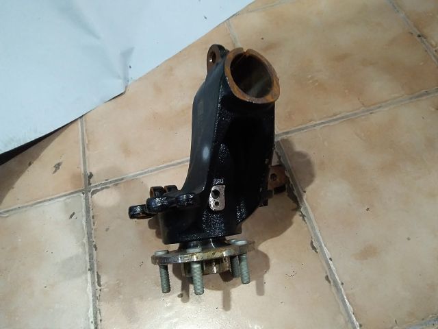 bontott FORD FOCUS III Bal első Csonkállvány