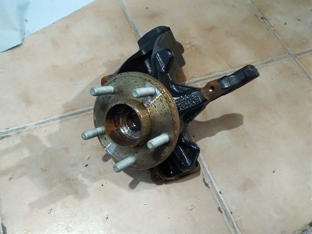 bontott FORD FOCUS III Bal első Csonkállvány