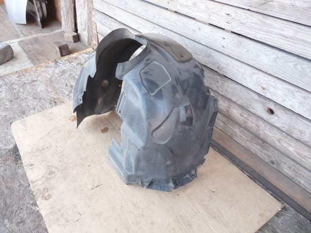 bontott FORD FOCUS III Bal első Dobbetét (Kerékjárati, Műanyag)