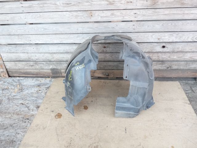 bontott FORD FOCUS III Bal első Dobbetét (Kerékjárati, Műanyag)