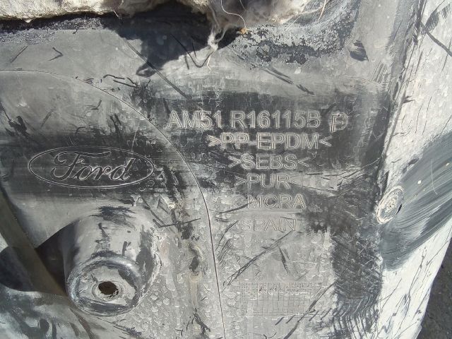 bontott FORD FOCUS III Bal első Dobbetét (Kerékjárati, Műanyag)