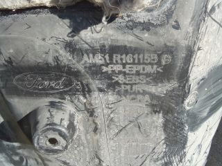 bontott FORD FOCUS III Bal első Dobbetét (Kerékjárati, Műanyag)