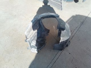 bontott FORD FOCUS III Bal első Dobbetét (Kerékjárati, Műanyag)