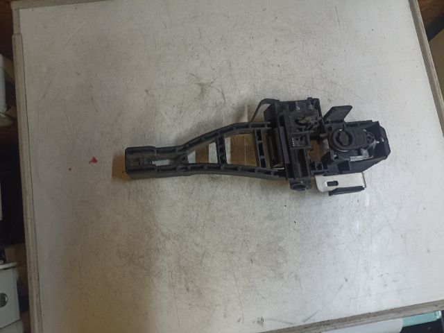 bontott FORD FOCUS III Bal első Külső Kilincsfészek