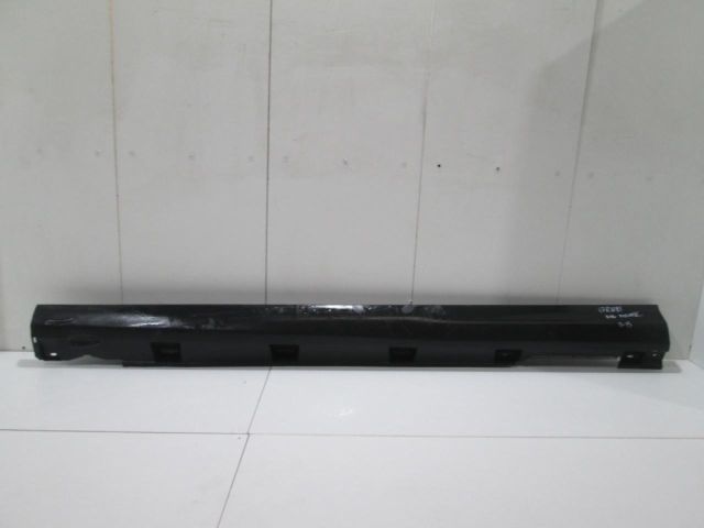 bontott FORD FOCUS III Bal első Küszöb Díszléc