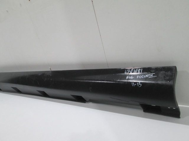 bontott FORD FOCUS III Bal első Küszöb Díszléc