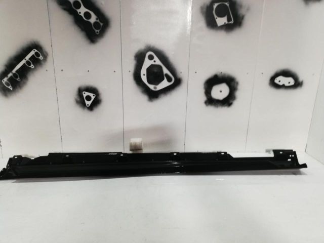 bontott FORD FOCUS III Bal első Küszöb Díszléc