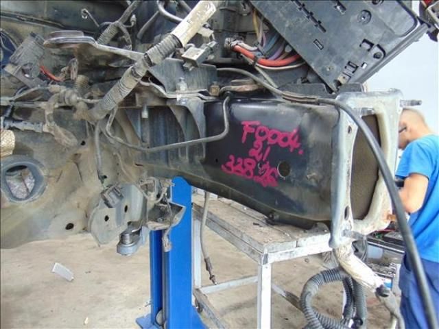 bontott FORD FOCUS III Bal első Ütközéscsillapító