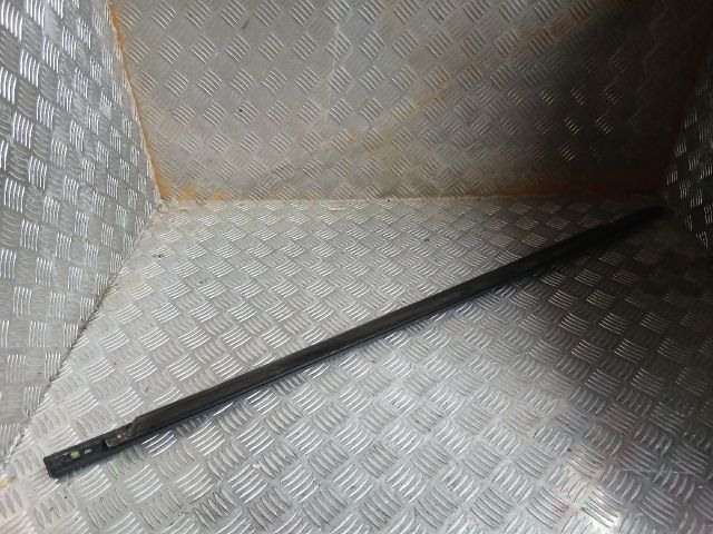 bontott FORD FOCUS III Bal első Vízlehúzó Gumicsík