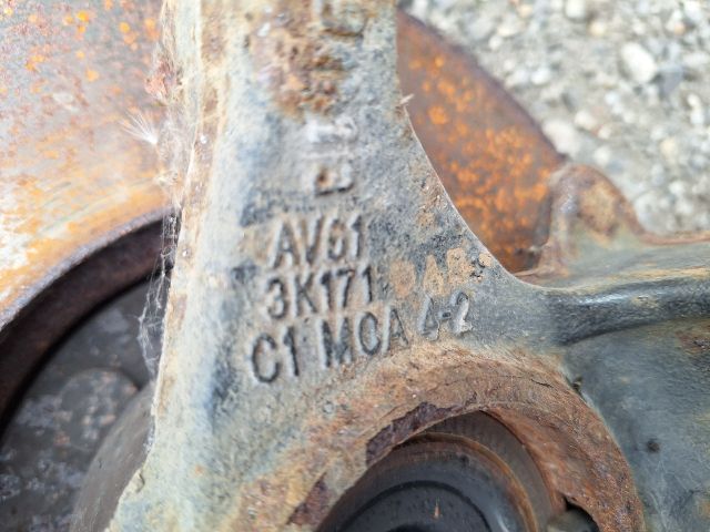 bontott FORD FOCUS III Bal Gólyaláb Csonkállvánnyal