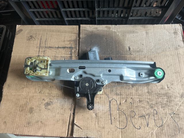 bontott FORD FOCUS III Bal hátsó Ablakemelő Szerkezet (Elektromos)