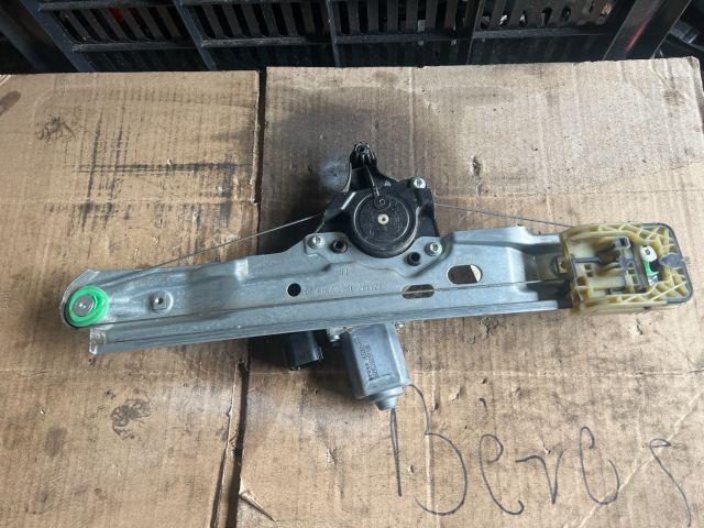 bontott FORD FOCUS III Bal hátsó Ablakemelő Szerkezet (Elektromos)