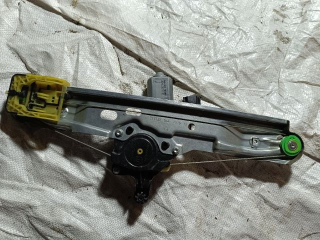 bontott FORD FOCUS III Bal hátsó Ablakemelő Szerkezet (Elektromos)