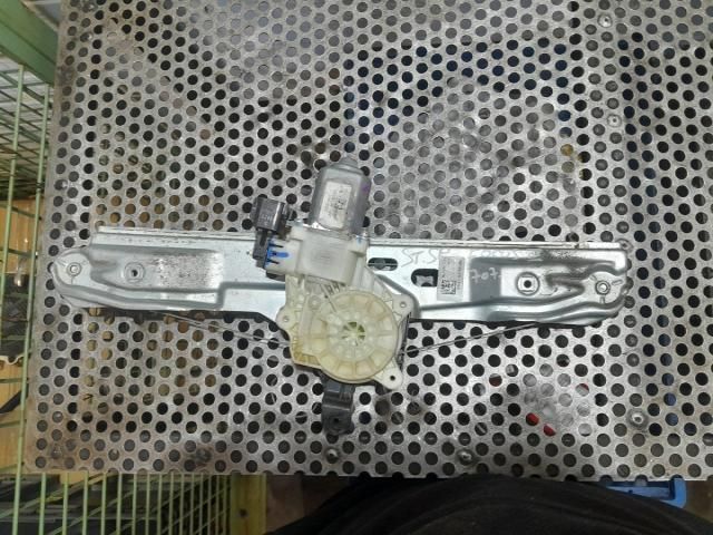 bontott FORD FOCUS III Bal hátsó Ablakemelő Szerkezet (Elektromos)