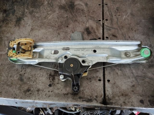 bontott FORD FOCUS III Bal hátsó Ablakemelő Szerkezet (Elektromos)