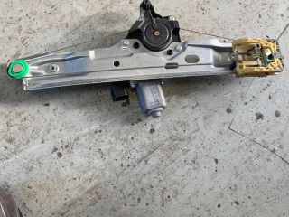 bontott FORD FOCUS III Bal hátsó Ablakemelő Szerkezet (Elektromos)