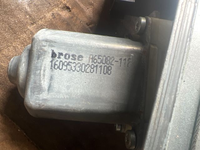 bontott FORD FOCUS III Bal hátsó Ablakemelő Szerkezet (Elektromos)