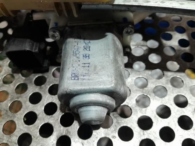 bontott FORD FOCUS III Bal hátsó Ablakemelő Szerkezet (Elektromos)