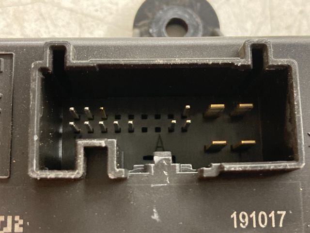 bontott FORD FOCUS III Bal hátsó Ajtó Vezérlőegység