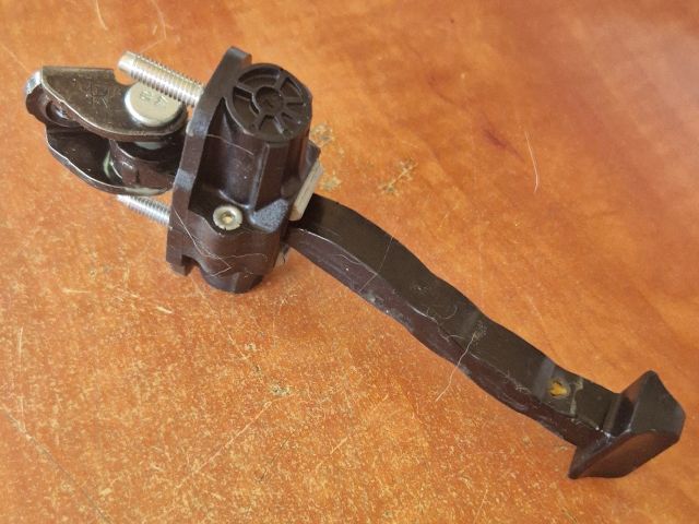 bontott FORD FOCUS III Bal hátsó Ajtóhatároló