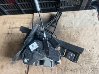 bontott FORD FOCUS III Bal hátsó Ajtózár