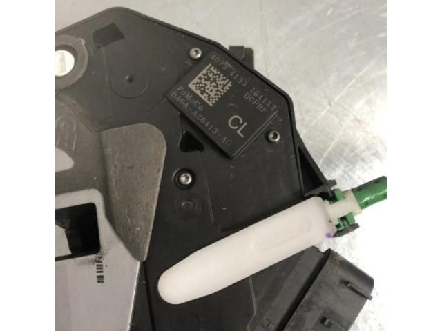 bontott FORD FOCUS III Bal hátsó Ajtózár