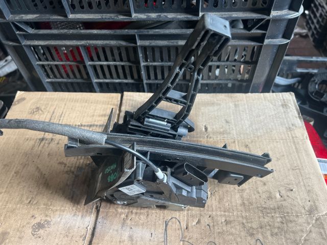 bontott FORD FOCUS III Bal hátsó Ajtózár