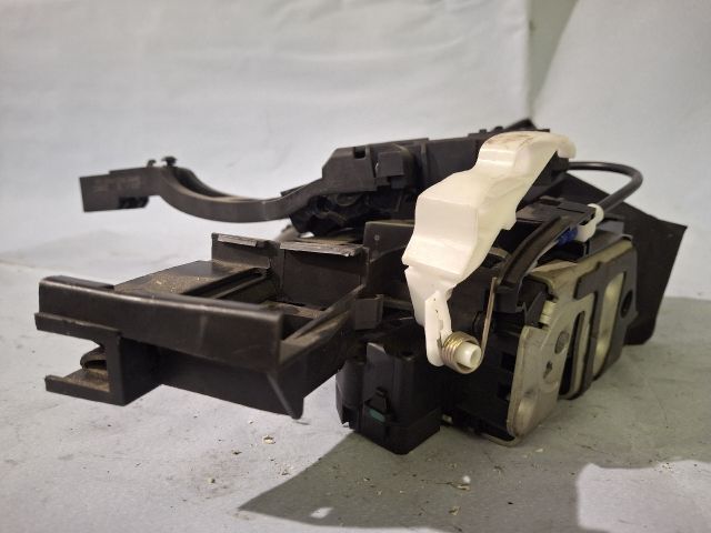 bontott FORD FOCUS III Bal hátsó Ajtózár