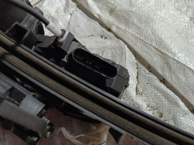 bontott FORD FOCUS III Bal hátsó Ajtózár