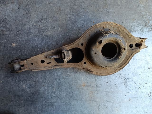 bontott FORD FOCUS III Bal hátsó Alsó Lengőkar