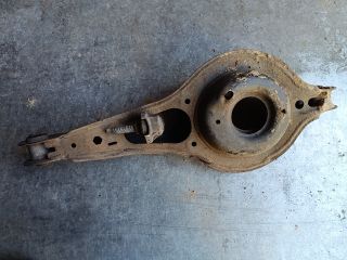 bontott FORD FOCUS III Bal hátsó Alsó Lengőkar