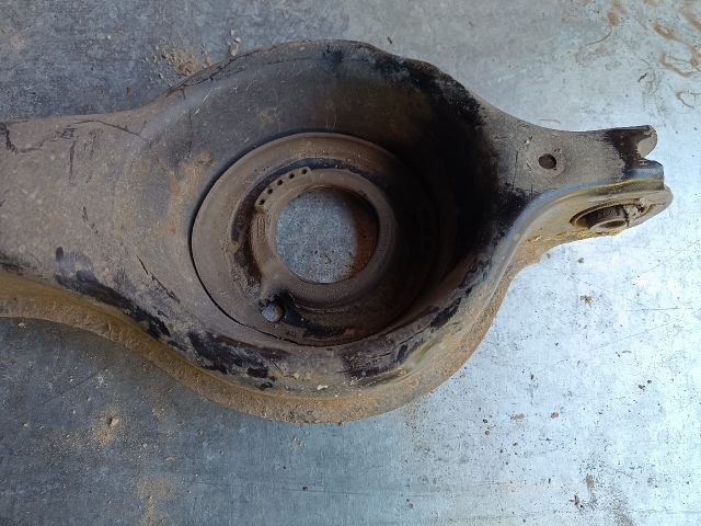 bontott FORD FOCUS III Bal hátsó Alsó Lengőkar